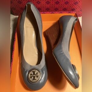Tory Burch Charcoal WEDGE Shoes with a gold logo